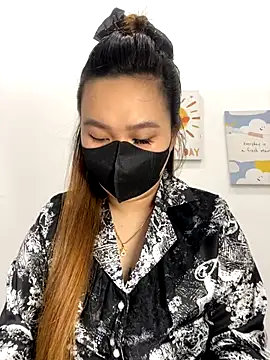 Snapshot of Odette68 chatting on 10-30-25, 01:18 Odette68 online show from 10-30-25, 01:18