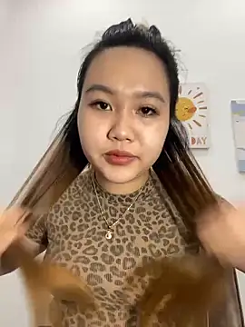 Snapshot of Odette68 chatting on 11-11-25, 12:32 Odette68 online show from 11-11-25, 12:32