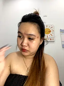 Snapshot of Odette68 chatting on 11-12-25, 04:24 Odette68 online show from 11-12-25, 04:24