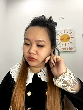 Snapshot of Odette68 chatting on 11-17-25, 01:11 Odette68 online show from 11-17-25, 01:11