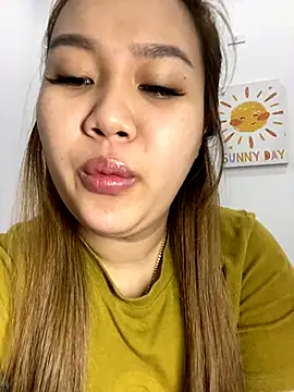 Snapshot of Odette68 chatting on 12-04-25, 11:57 Odette68 online show from 12-04-25, 11:57