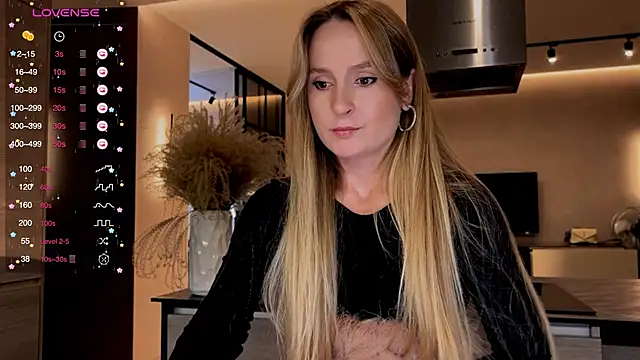 Snapshot of Peach__juice chatting on 12-14-24, 07:36 Peach juice online show from 12-14-24, 07:36