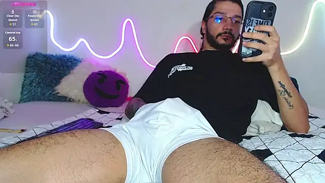 Snapshot of bobsexy08 chatting on 10-29-25, 12:07 bobsexy08 online show from 10-29-25, 12:07