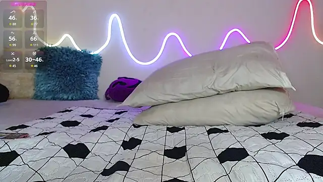 Snapshot of bobsexy08 chatting on 11-08-25, 01:44 bobsexy08 online show from 11-08-25, 01:44