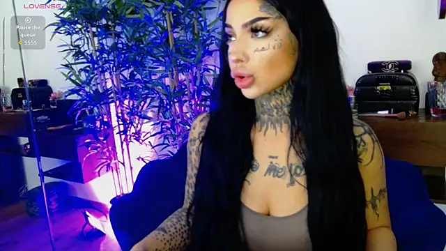 CreamyInkky  online show from 12-04-25, 06:55