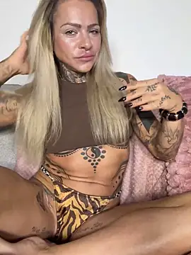 Divina X  online show from 11-17-25, 06:46