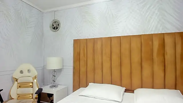 Snapshot of Daphne81_ chatting on 01-07-25, 06:24 Daphne81 online show from 01-07-25, 06:24