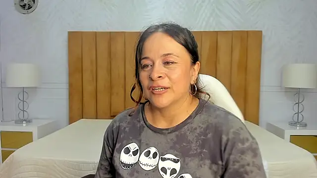 Snapshot of Daphne81_ chatting on 01-29-25, 09:12 Daphne81 online show from 01-29-25, 09:12