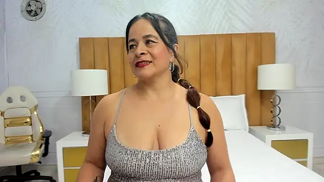 Snapshot of Daphne81_ chatting on 02-06-25, 03:06 Daphne81 online show from 02-06-25, 03:06