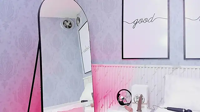 Snapshot of Daphne81_ chatting on 09-10-25, 02:11 Daphne81 online show from 09-10-25, 02:11