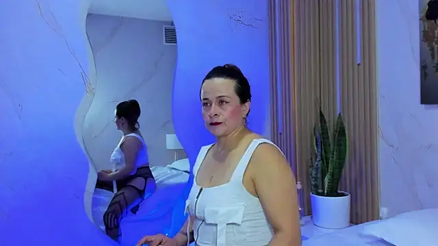 Snapshot of Daphne81_ chatting on 09-23-25, 02:25 Daphne81 online show from 09-23-25, 02:25