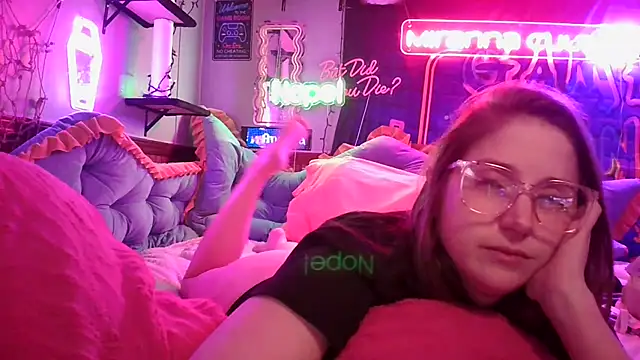 Snapshot of mirannacult chatting on 02-05-25, 10:19 mirannacult online show from 02-05-25, 10:19