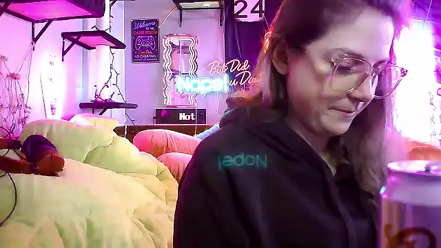 Snapshot of mirannacult chatting on 02-22-25, 05:13 mirannacult online show from 02-22-25, 05:13