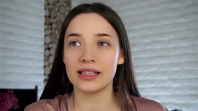 Snapshot of LowOncoming chatting on 01-22-25, 01:20 LowOncoming online show from 01-22-25, 01:20