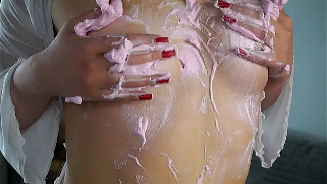 Snapshot of LowOncoming chatting on 03-22-25, 07:15 LowOncoming online show from 03-22-25, 07:15