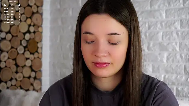 Snapshot of LowOncoming chatting on 09-11-25, 02:44 LowOncoming online show from 09-11-25, 02:44