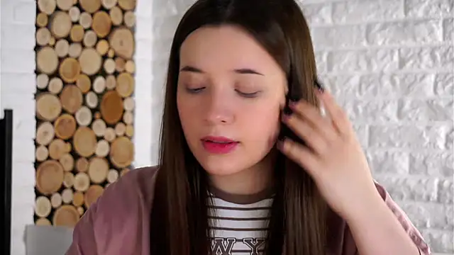 Snapshot of LowOncoming chatting on 09-20-25, 01:39 LowOncoming online show from 09-20-25, 01:39