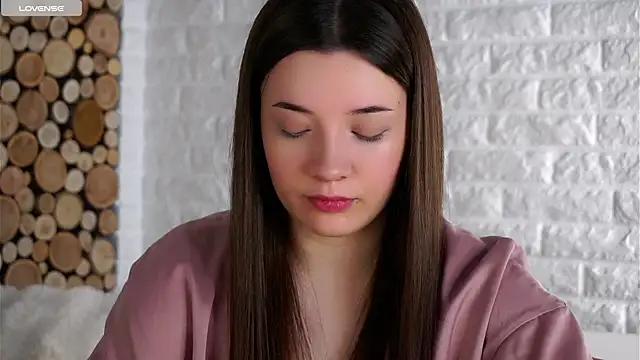 Snapshot of LowOncoming chatting on 10-02-25, 01:23 LowOncoming online show from 10-02-25, 01:23