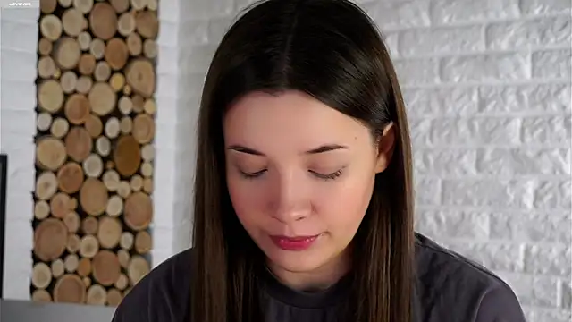 Snapshot of LowOncoming chatting on 10-14-25, 01:39 LowOncoming online show from 10-14-25, 01:39