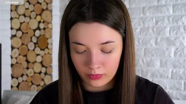 Snapshot of LowOncoming chatting on 11-04-25, 02:10 LowOncoming online show from 11-04-25, 02:10