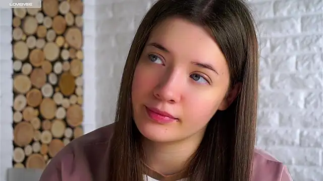 Snapshot of LowOncoming chatting on 11-09-25, 02:10 LowOncoming online show from 11-09-25, 02:10