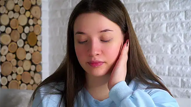 Snapshot of LowOncoming chatting on 11-10-25, 02:10 LowOncoming online show from 11-10-25, 02:10