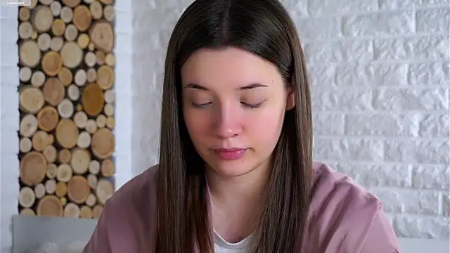 Snapshot of LowOncoming chatting on 11-11-25, 02:11 LowOncoming online show from 11-11-25, 02:11