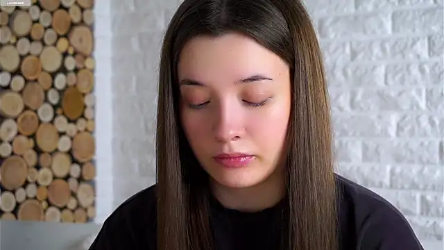 Snapshot of LowOncoming chatting on 11-13-25, 03:05 LowOncoming online show from 11-13-25, 03:05