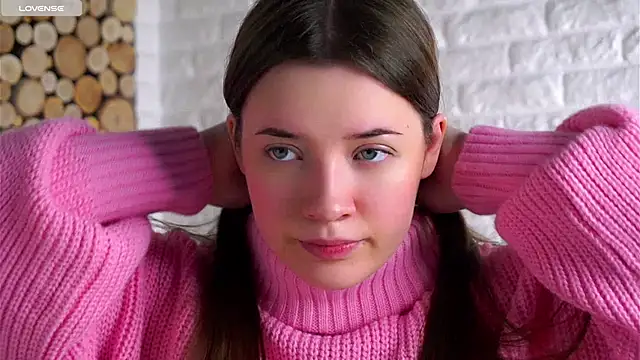 Snapshot of LowOncoming chatting on 11-20-25, 02:01 LowOncoming online show from 11-20-25, 02:01