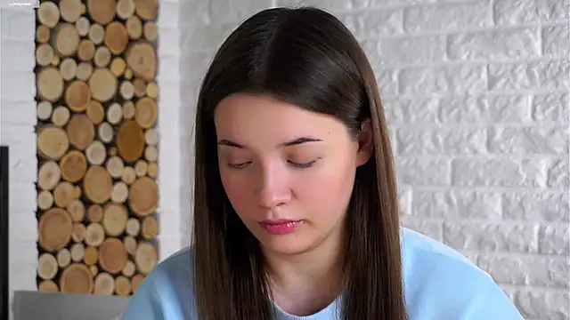 Snapshot of LowOncoming chatting on 11-21-25, 02:10 LowOncoming online show from 11-21-25, 02:10