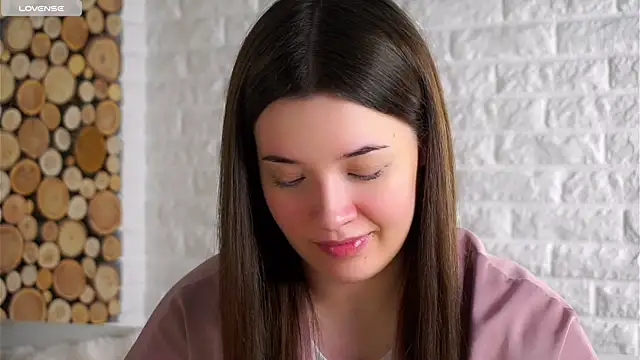 Snapshot of LowOncoming chatting on 11-22-25, 02:10 LowOncoming online show from 11-22-25, 02:10