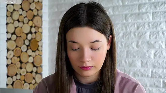 Snapshot of LowOncoming chatting on 11-26-25, 03:18 LowOncoming online show from 11-26-25, 03:18