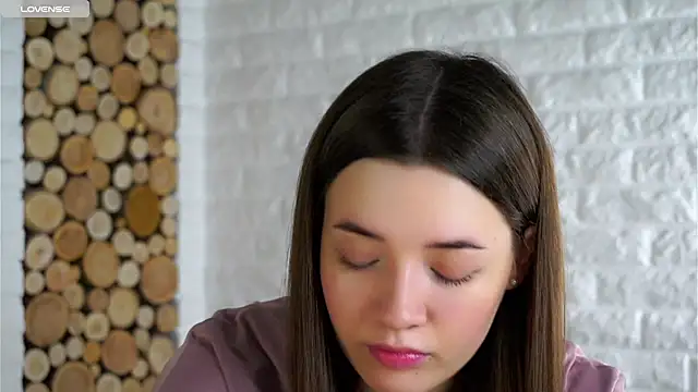 Snapshot of LowOncoming chatting on 12-05-25, 02:09 LowOncoming online show from 12-05-25, 02:09