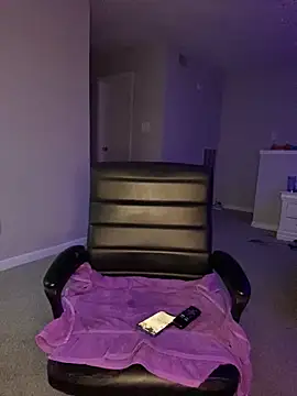 Snapshot of LillShayy chatting on 12-17-24, 11:27 LillShayy online show from 12-17-24, 11:27