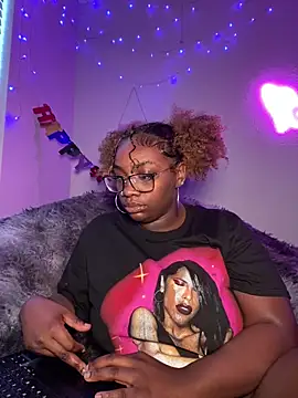 Snapshot of LillShayy chatting on 11-08-25, 05:45 LillShayy online show from 11-08-25, 05:45