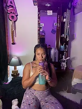 Snapshot of iam_valery chatting on 09-16-25, 07:15 iam valery online show from 09-16-25, 07:15