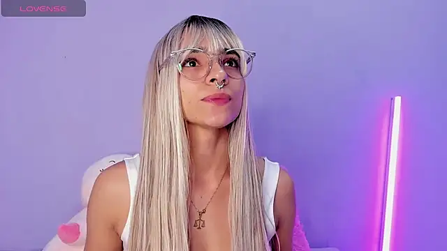 Scarlet Red  online show from 02-01-25, 12:05