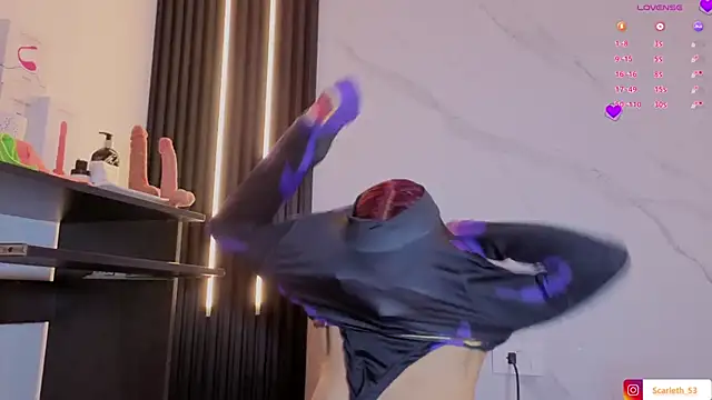 Scarlet Red  online show from 11-21-25, 12:04