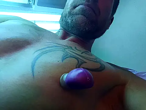 Snapshot of Timbojan28 chatting on 02-15-26, 02:52 Timbojan28 online show from 02-15-26, 02:52