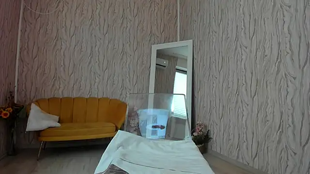 Snapshot of AishaRouhi chatting on 02-15-25, 08:33 AishaRouhi online show from 02-15-25, 08:33