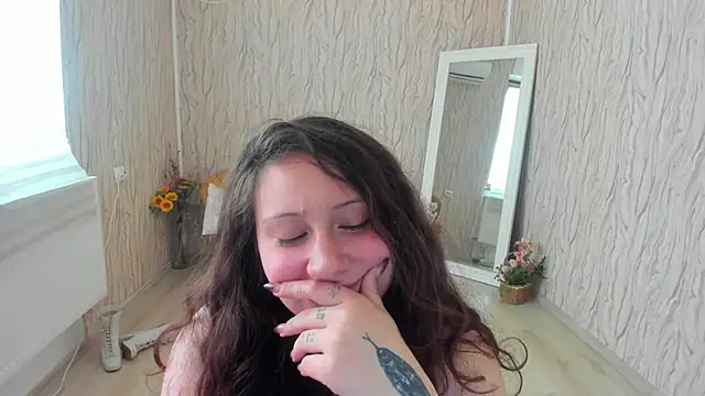 Snapshot of AishaRouhi chatting on 02-19-25, 06:33 AishaRouhi online show from 02-19-25, 06:33