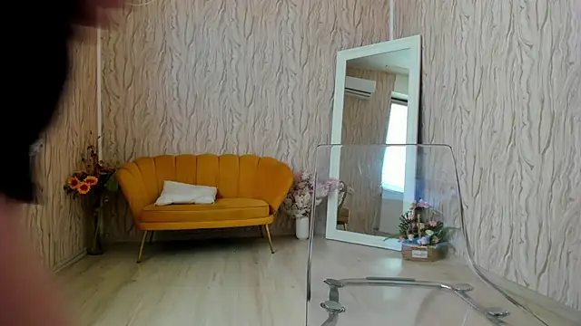 Snapshot of AishaRouhi chatting on 03-14-25, 03:15 AishaRouhi online show from 03-14-25, 03:15