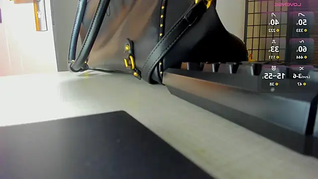 Snapshot of AishaRouhi chatting on 10-29-25, 04:37 AishaRouhi online show from 10-29-25, 04:37