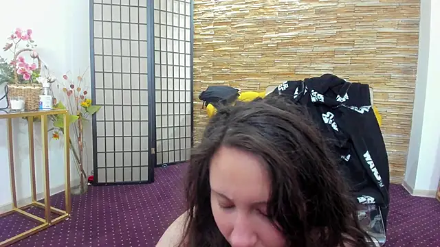 Snapshot of AishaRouhi chatting on 11-26-25, 01:01 AishaRouhi online show from 11-26-25, 01:01