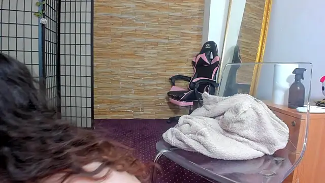 AishaRouhi online show from 03-08-26, 05:55