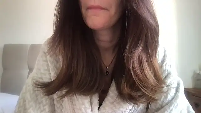 Snapshot of paolajonez chatting on 10-25-25, 05:51 paolajonez online show from 10-25-25, 05:51