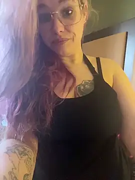 Snapshot of Lalalynn chatting on 02-12-26, 07:20 Lalalynn online show from 02-12-26, 07:20