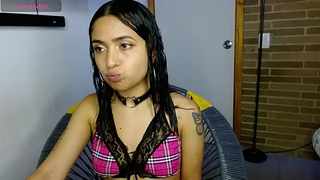 helenacyruss online show from 10-28-25, 04:20