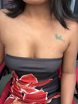 LeisyXO online show from 11-22-25, 05:23