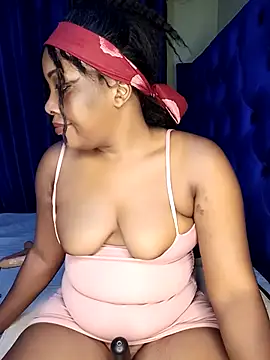 Snapshot of Queenshaz01 chatting on 03-11-25, 11:37 Queenshaz01 online show from 03-11-25, 11:37